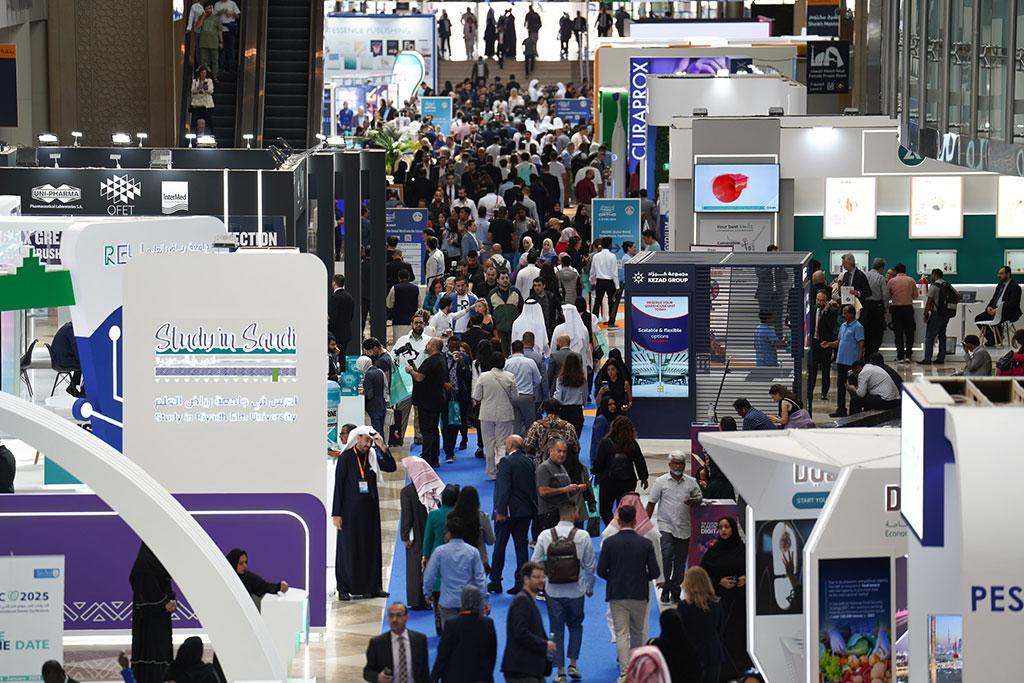 두바이 국제 치과산업 박람 2027 (AEEDC)